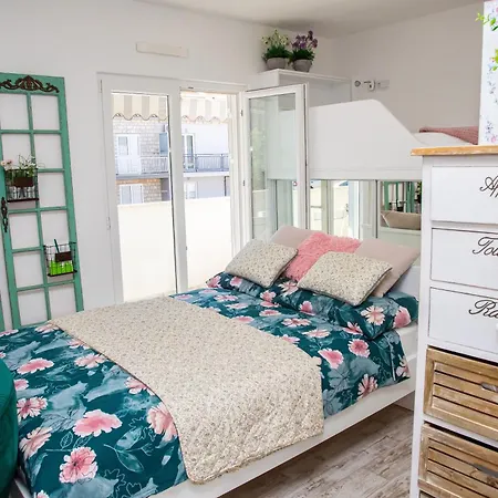 Happy Cat Apartment